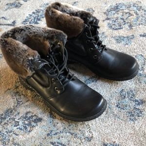 NWOT fur-lined boots